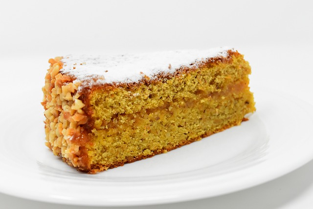 does carrot cake need to be refrigerated?